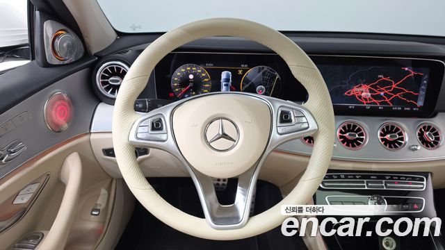Mercedes-Benz E-Class 2018 — photo 12