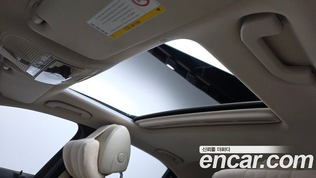 Mercedes-Benz E-Class 2018 — photo 16