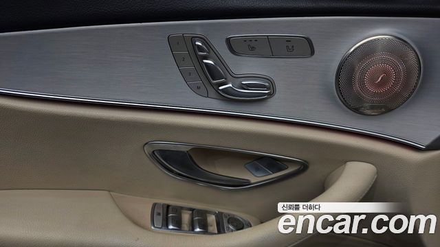 Mercedes-Benz E-Class 2018 — photo 19