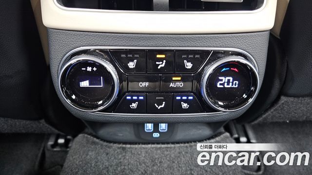 Genesis GV70 2024 — photo 31