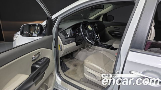 Kia Canival 2017 — photo 10