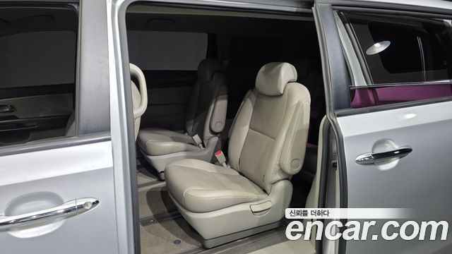 Kia Canival 2017 — photo 11