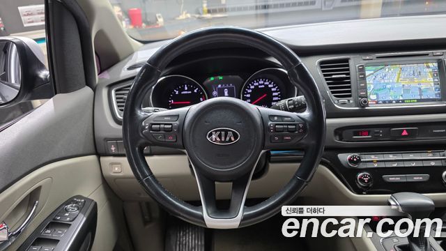 Kia Canival 2017 — photo 13