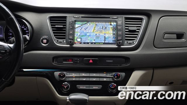 Kia Canival 2017 — photo 19