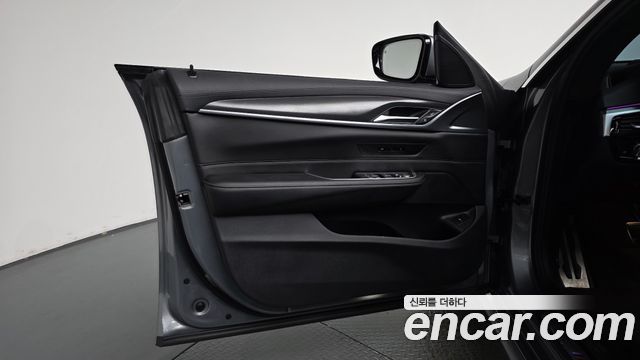 BMW Gran Turismo 2023 — photo 14
