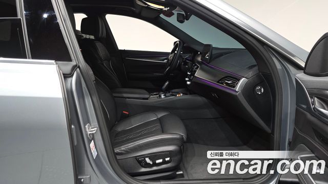 BMW Gran Turismo 2023 — photo 16