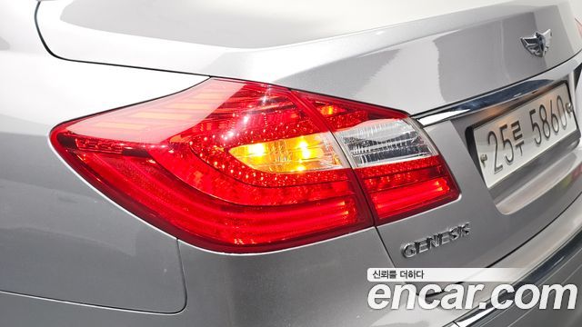 Hyundai Genesis 2012 — photo 9