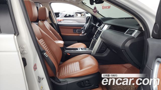Land Rover Discovery Sport 2016 — photo 11