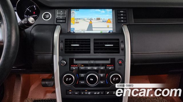Land Rover Discovery Sport 2016 — photo 14