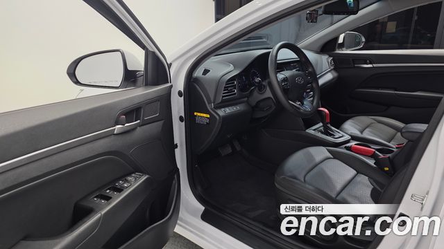 Hyundai AVANTE 2019 — photo 10