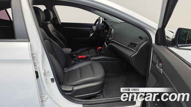 Hyundai AVANTE 2019 — photo 11