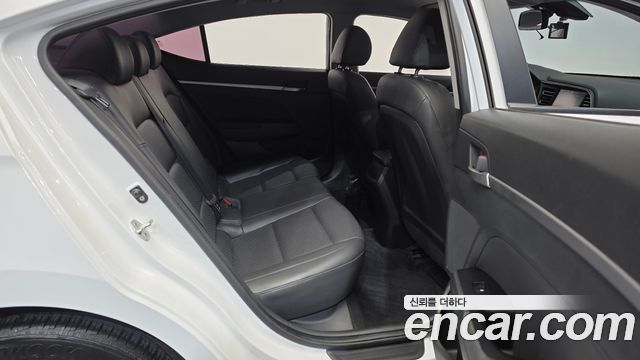 Hyundai AVANTE 2019 — photo 12