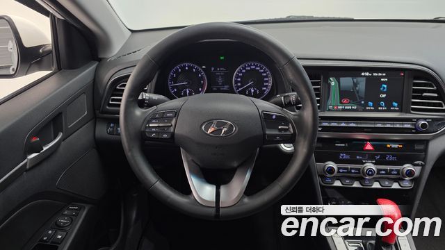 Hyundai AVANTE 2019 — photo 13