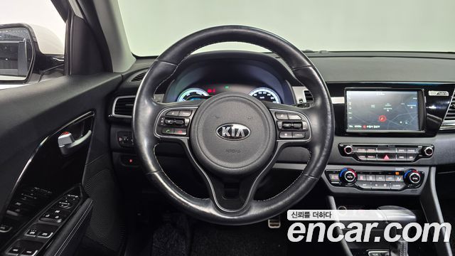 Kia Niro 2017 — photo 20