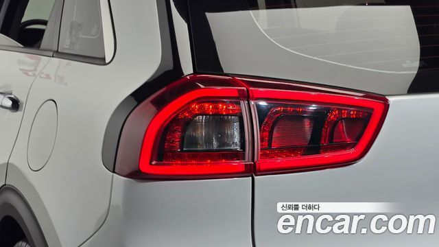 Kia Niro 2017 — photo 9