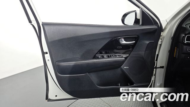 Kia Niro 2017 — photo 14
