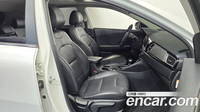 Kia Niro 2017 — photo 16
