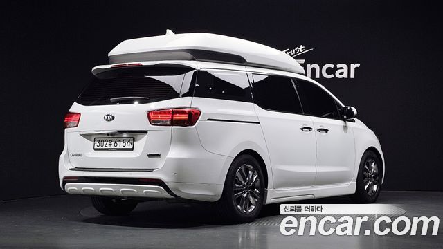Kia Canival 2015 — photo 2
