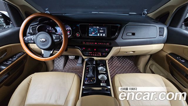 Kia Canival 2015 — photo 7