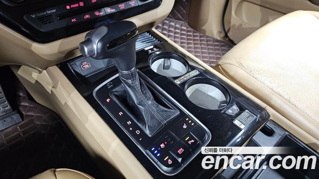 Kia Canival 2015 — photo 9