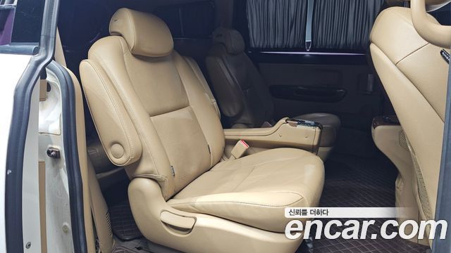 Kia Canival 2015 — photo 11