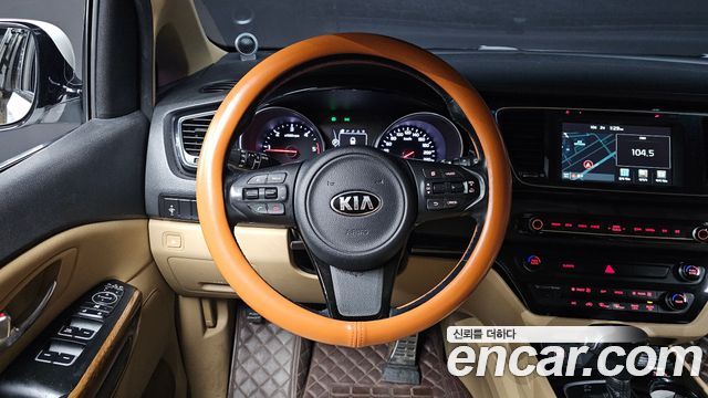 Kia Canival 2015 — photo 12