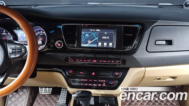 Kia Canival 2015 — photo 14