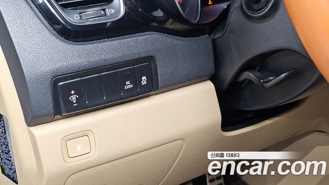 Kia Canival 2015 — photo 16