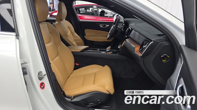 Volvo S60 2024 — photo 17
