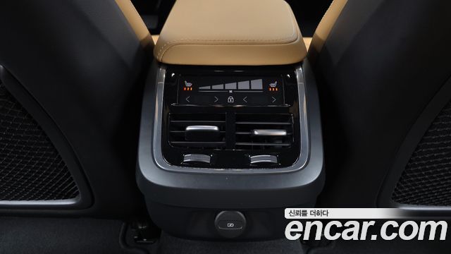 Volvo S60 2024 — photo 25