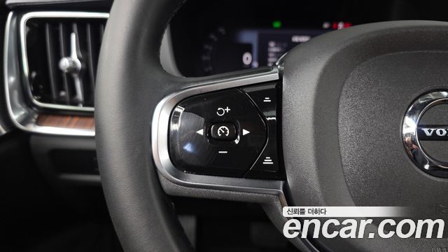 Volvo S60 2024 — photo 31