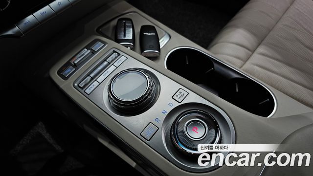 Genesis GV70 2023 — photo 12
