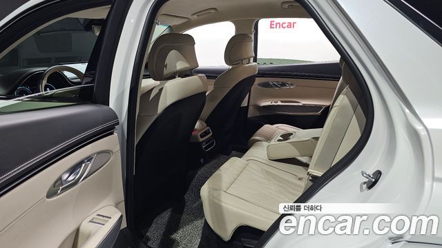 Genesis GV70 2023 — photo 17