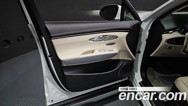 Genesis GV70 2023 — photo 14