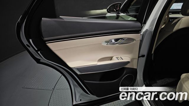 Genesis GV70 2023 — photo 15
