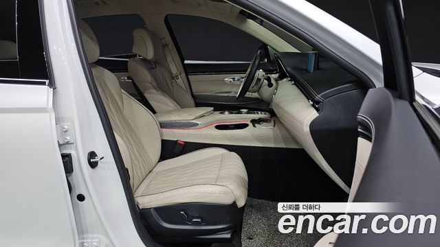 Genesis GV70 2023 — photo 16