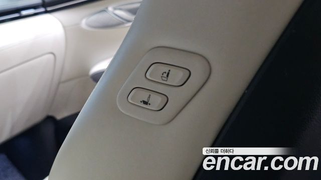 Genesis GV70 2023 — photo 27