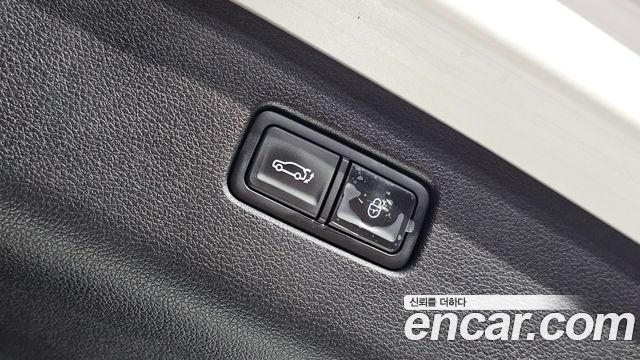 Genesis GV70 2023 — photo 29