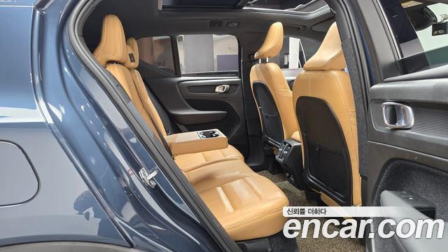 Volvo XC40 2020 — photo 17