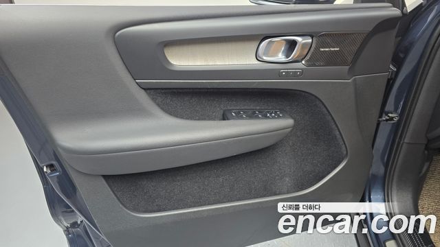 Volvo XC40 2020 — photo 14