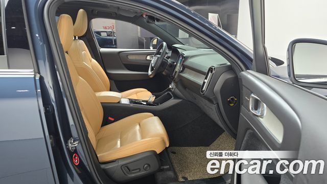 Volvo XC40 2020 — photo 16
