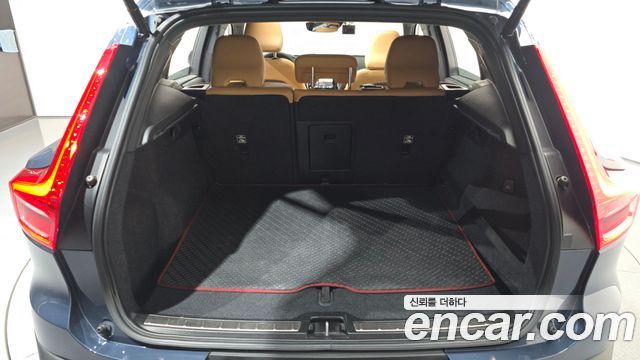 Volvo XC40 2020 — photo 28