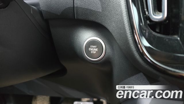 Volvo XC40 2020 — photo 30