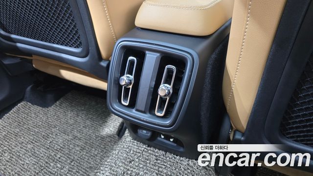 Volvo XC40 2020 — photo 31