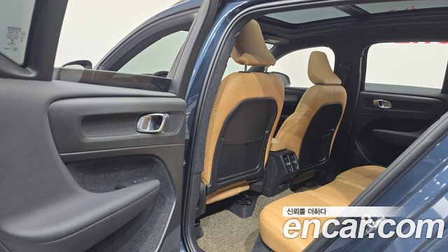 Volvo XC40 2020 — photo 32