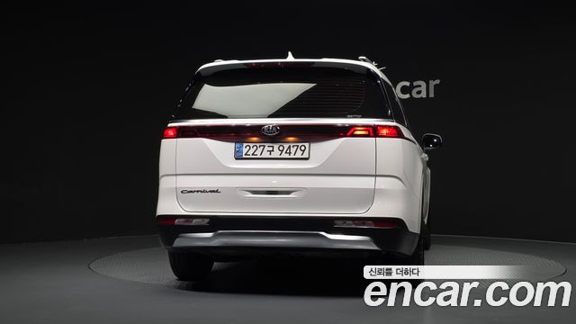 Kia Canival 2021 — photo 4