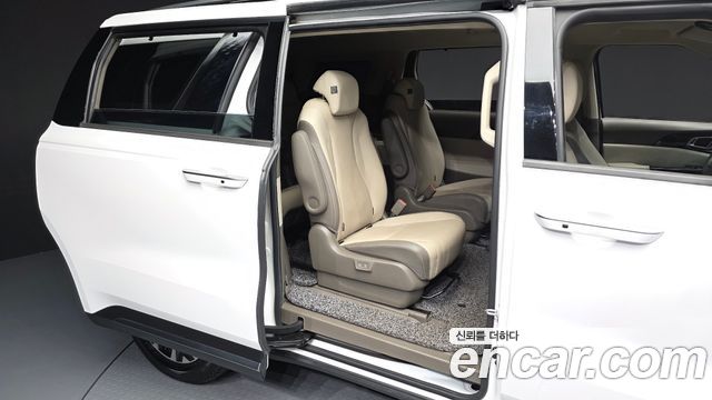 Kia Canival 2021 — photo 18