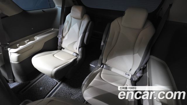 Kia Canival 2021 — photo 27