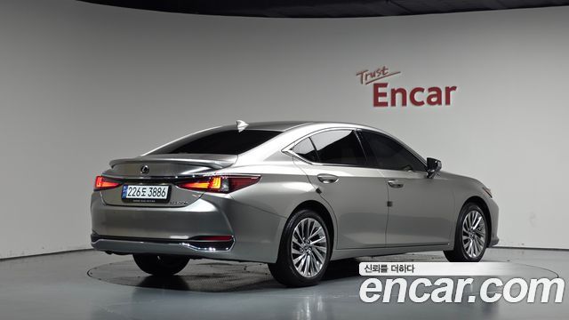 Lexus ES 2025 — photo 2
