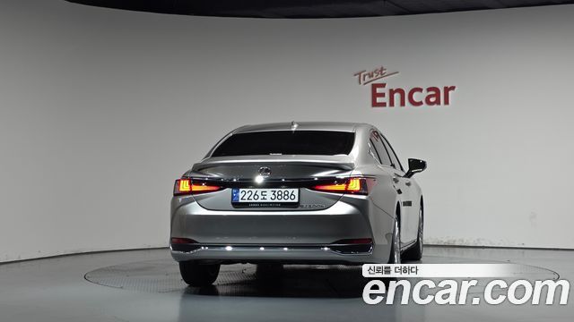 Lexus ES 2025 — photo 4